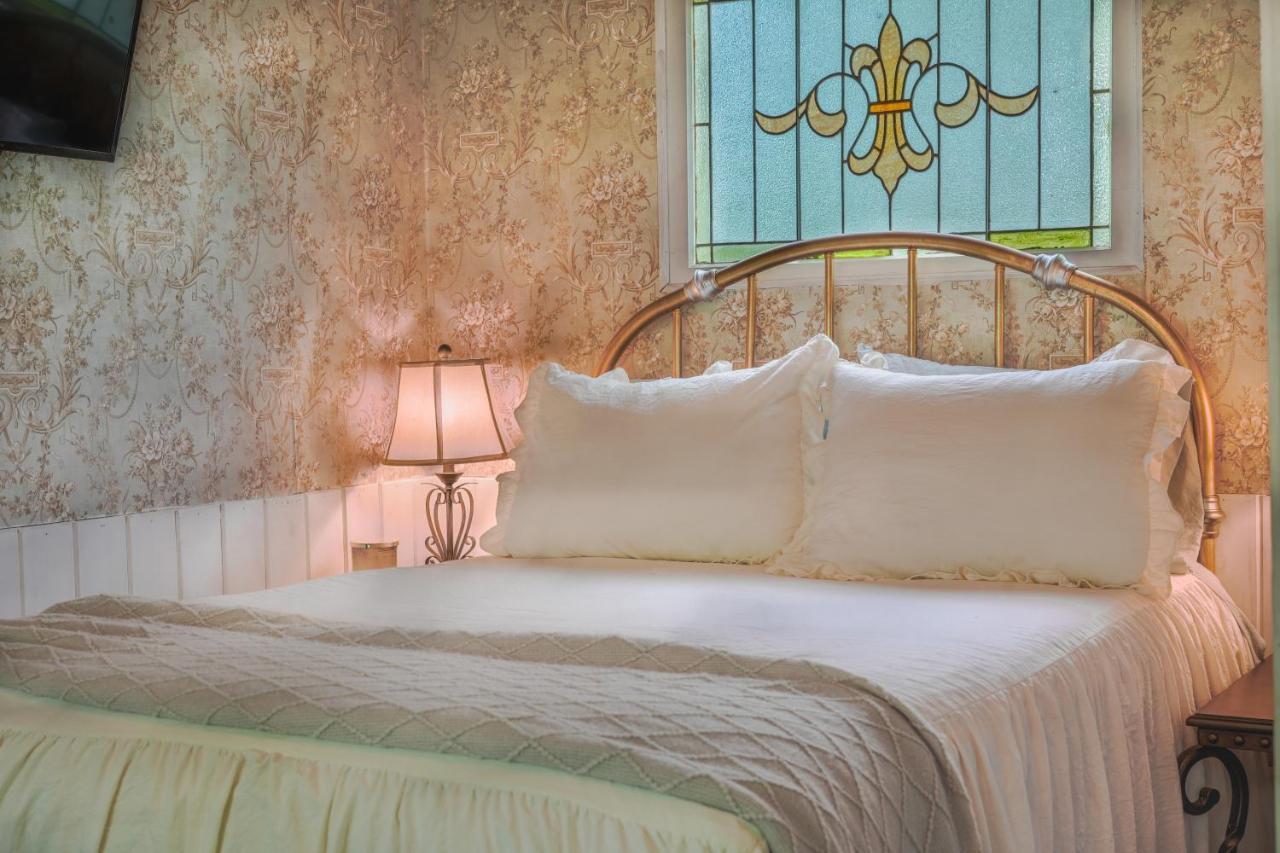 Vintage Wild West Tiny Hotel In The Woods! Pine City Eksteriør billede