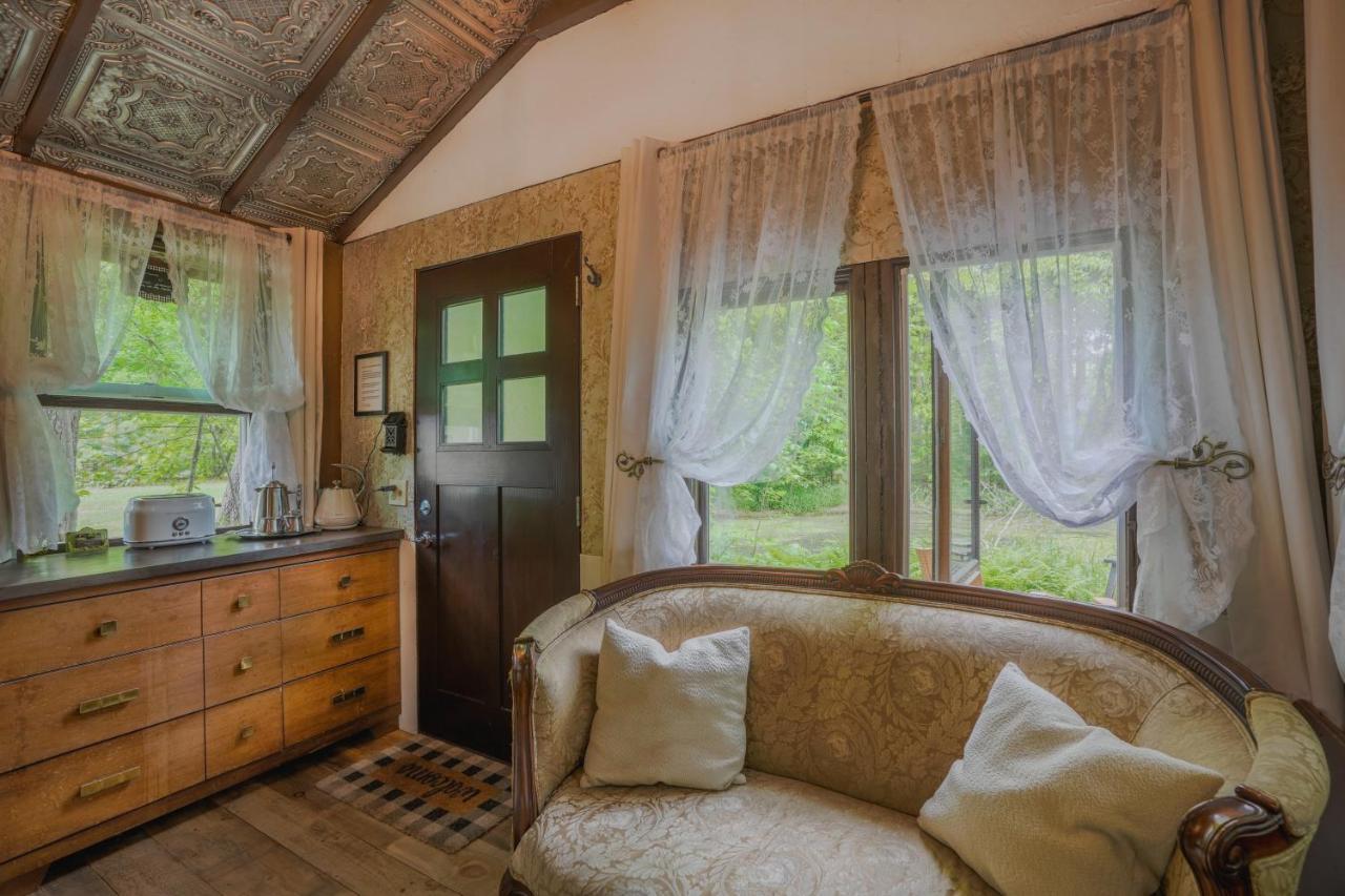 Vintage Wild West Tiny Hotel In The Woods! Pine City Eksteriør billede