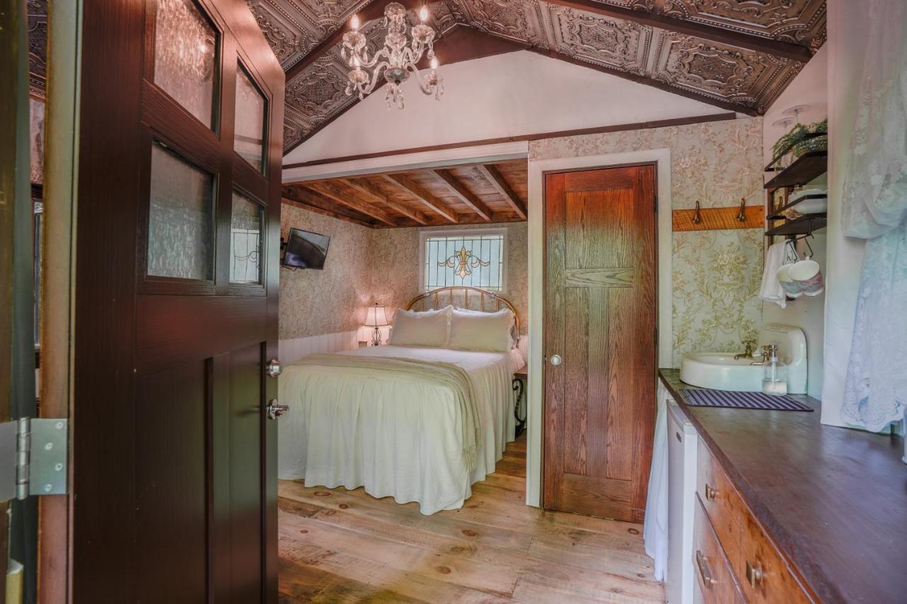 Vintage Wild West Tiny Hotel In The Woods! Pine City Eksteriør billede